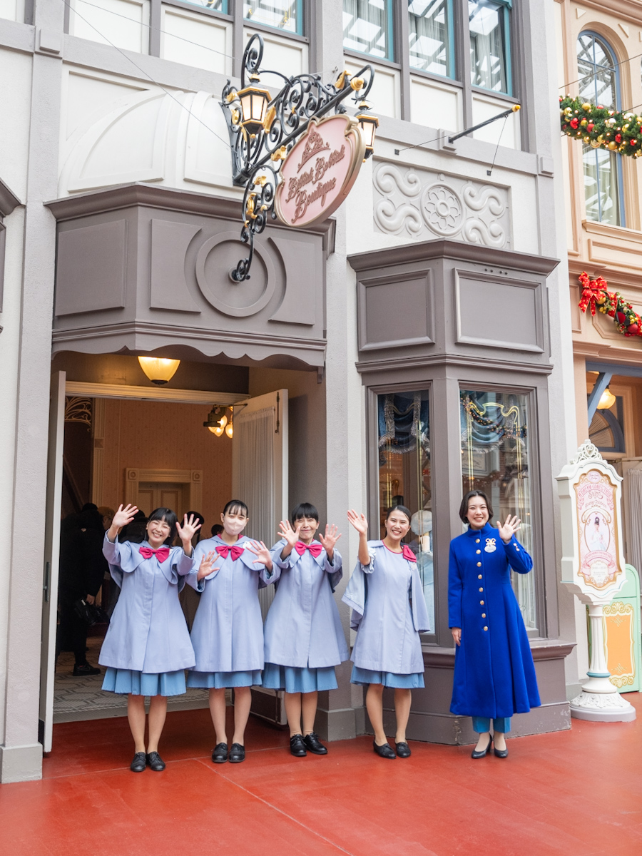 12月13日再開！戴冠式シーンのアナとエルサのドレスも登場☆「ビビディ