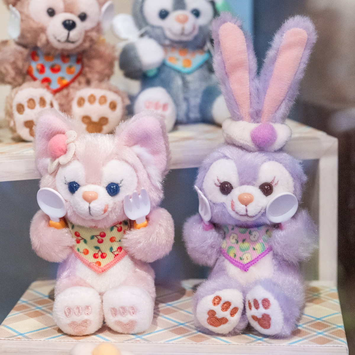 ぺろっと舌をだした姿がかわいい！東京ディズニーシー“ダッフィー