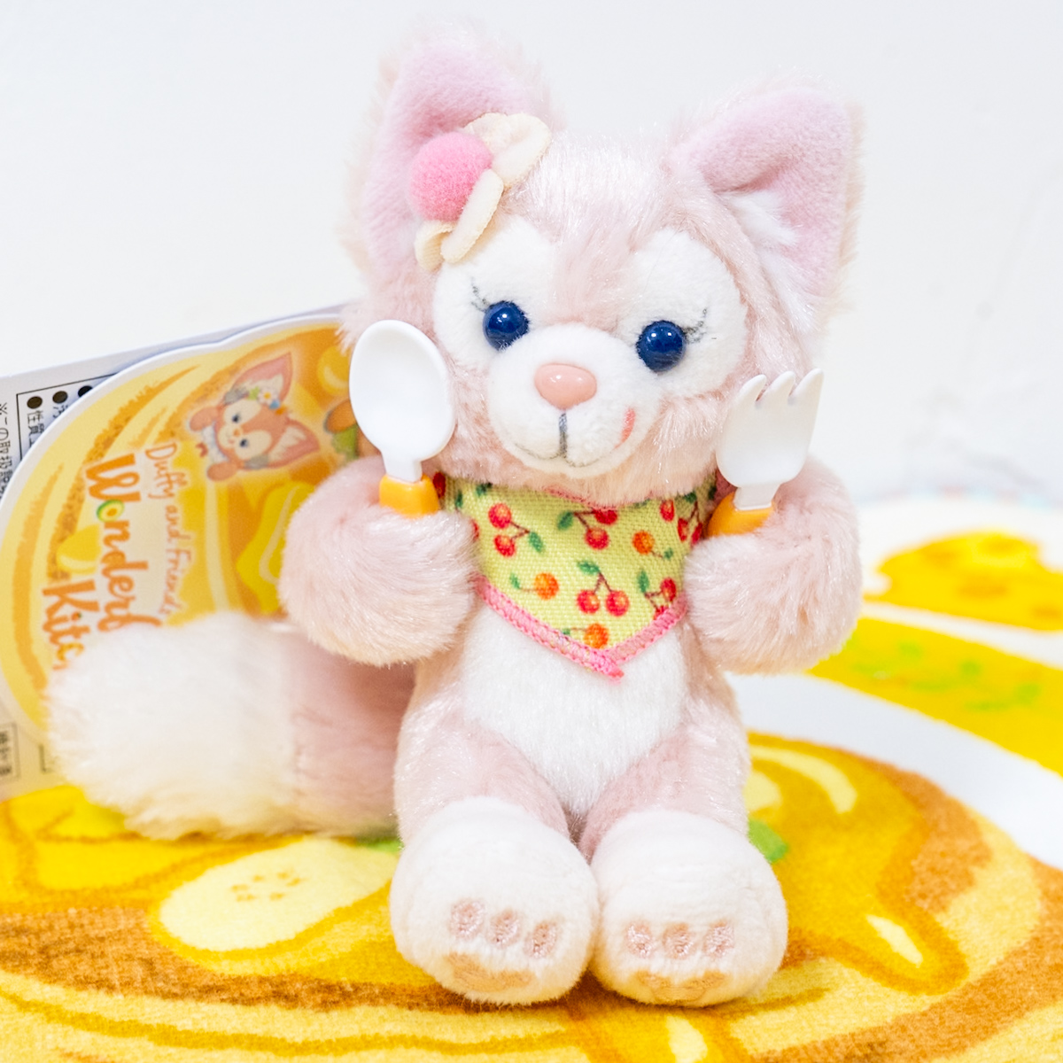 ぺろっと舌をだした姿がかわいい！東京ディズニーシー“ダッフィー