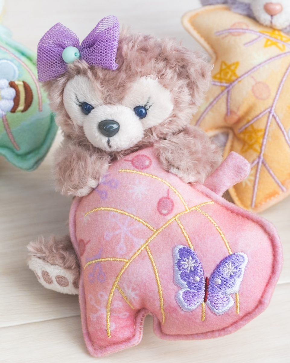 落ち葉を抱えた7人！東京ディズニーシー“ダッフィー＆フレンズの