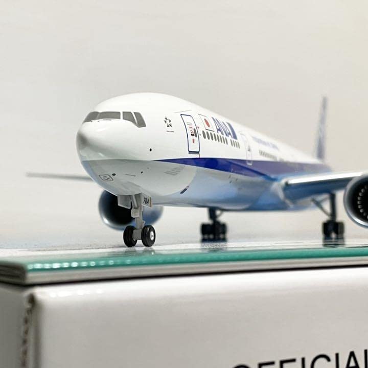 Amazon.co.jp: 全日空商事 1/200 B777-300ER ANA 全日空 JA784A : おもちゃ