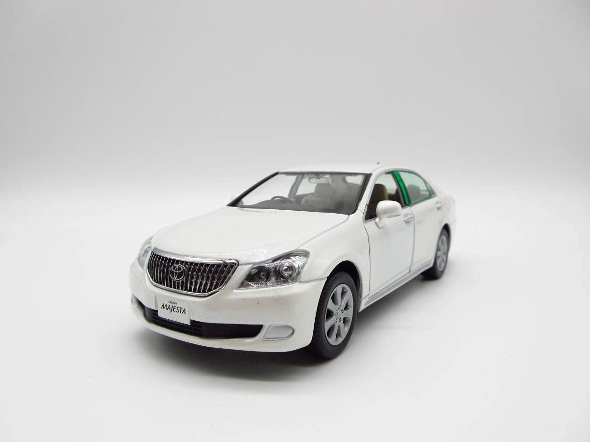 Amazon | 1/30 ミニカー クラウンマジェスタ 200系 CROWN MAJESTA
