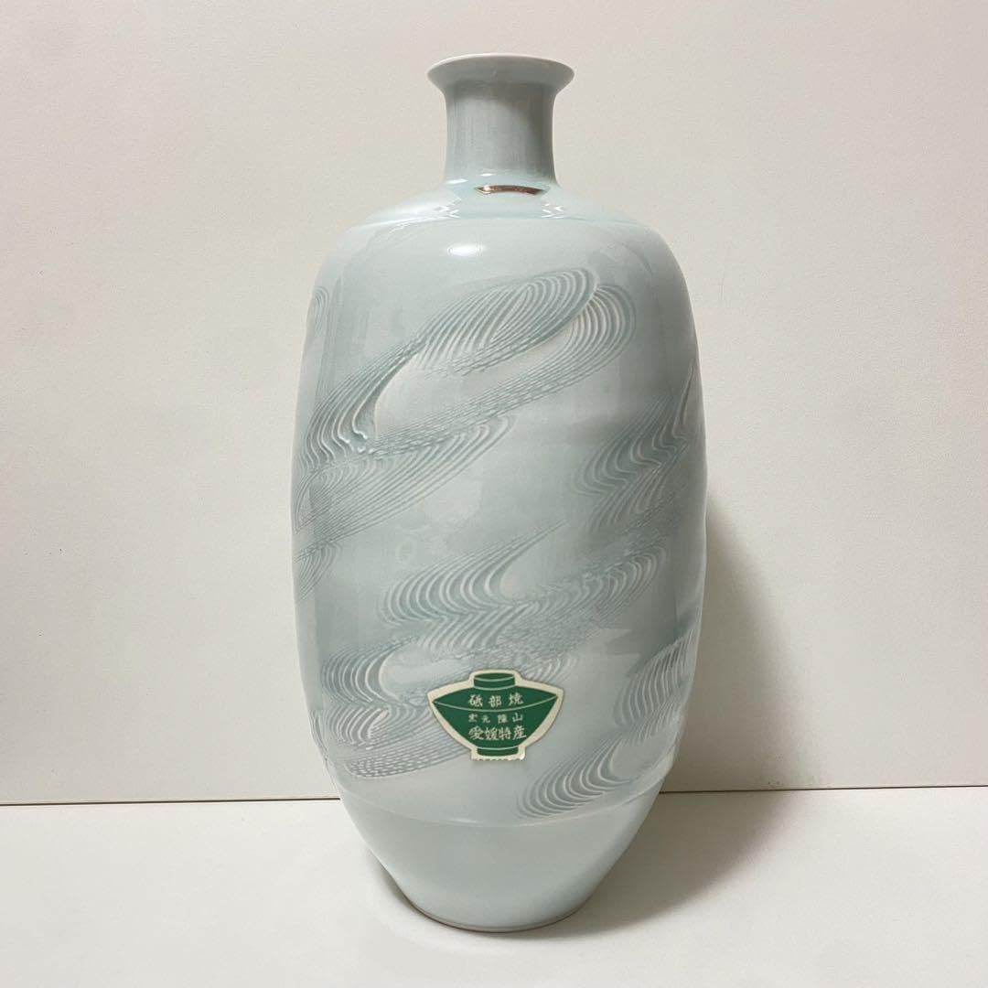 Amazon.co.jp: 砥部焼 日本伝統工芸士 松田哲山 青磁 流水紋 花瓶 : ホビー