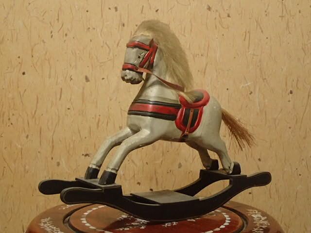 Amazon.co.jp: 英国アンティーク ロッキングホース 木馬 木製 馬 置物