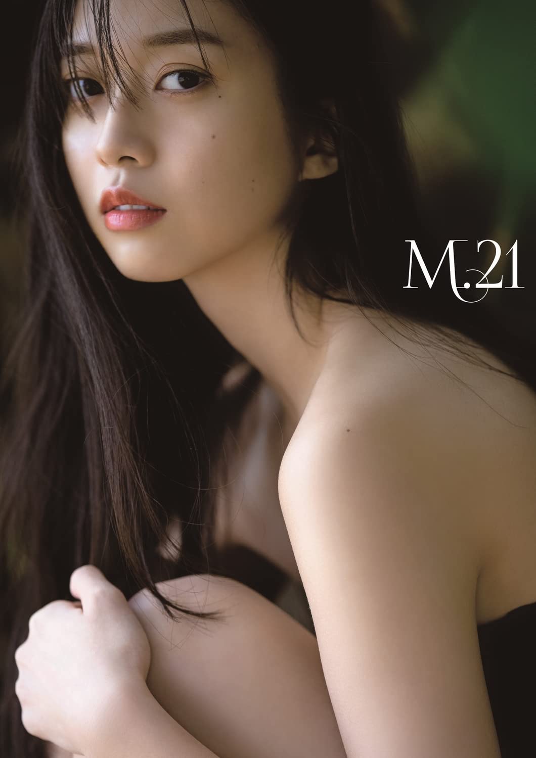 Amazon.co.jp: モーニング娘。'22 牧野真莉愛 写真集 『 M.21 』 : 魵