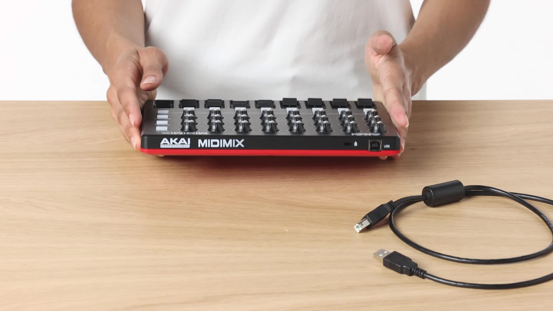Akai Professional MIDIMIX Controlador MIDI USB - Mixer com faders