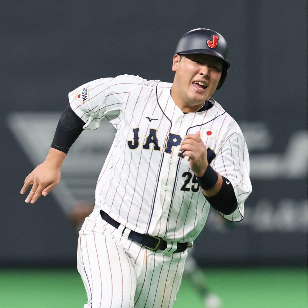 Amazon.co.jp: 当選通知付 WBC 侍ジャパン 岡本和真 直筆サイン
