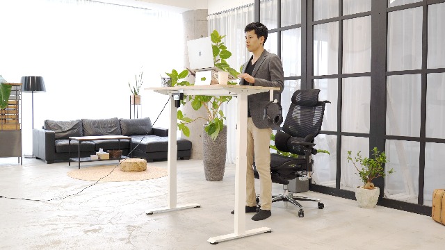 Amazon.co.jp: EastForce 昇降デスク 電動 幅120×奥行60 引出し付き