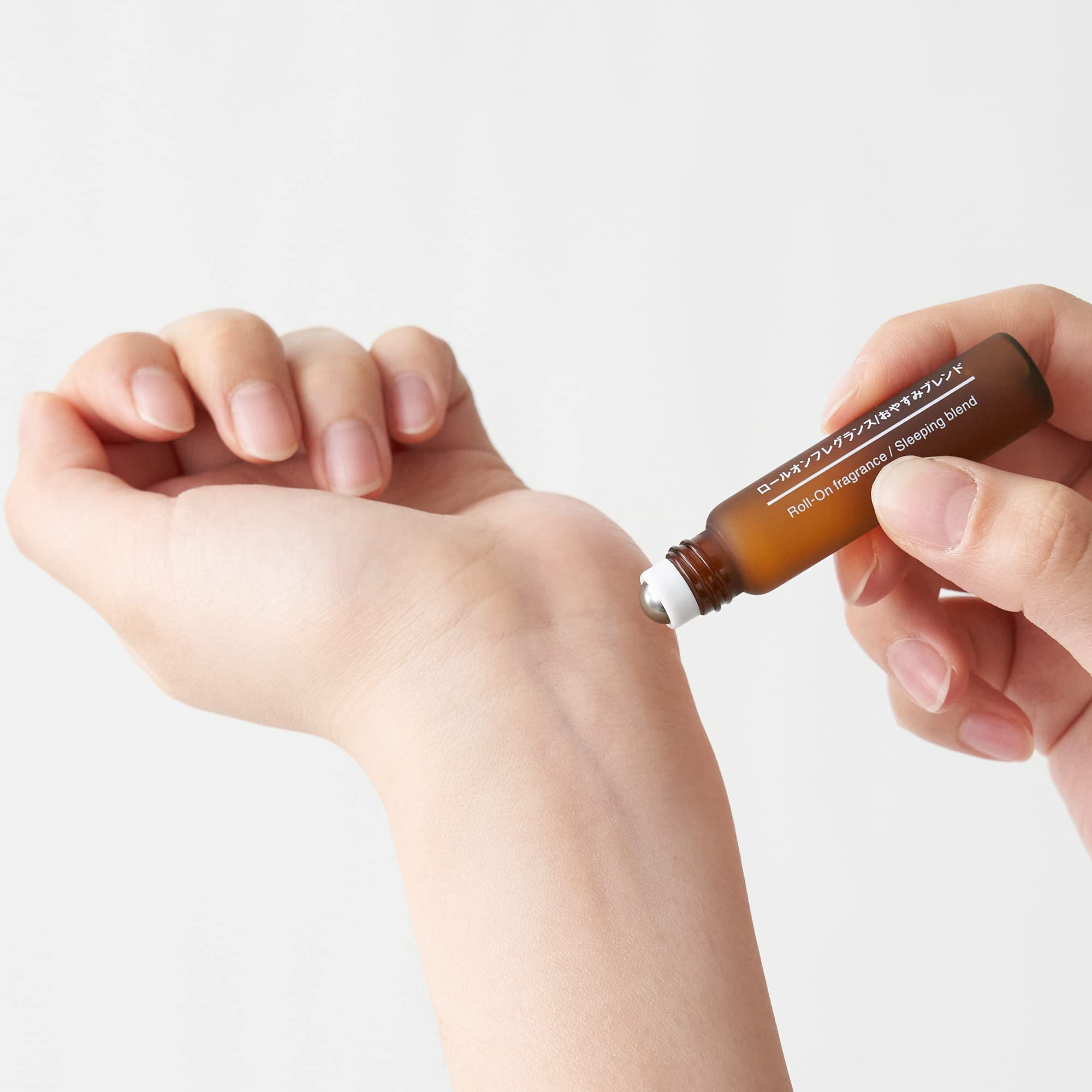 Amazon.co.jp: 無印良品 ロールオンフレグランス おやすみブレンド 6mL
