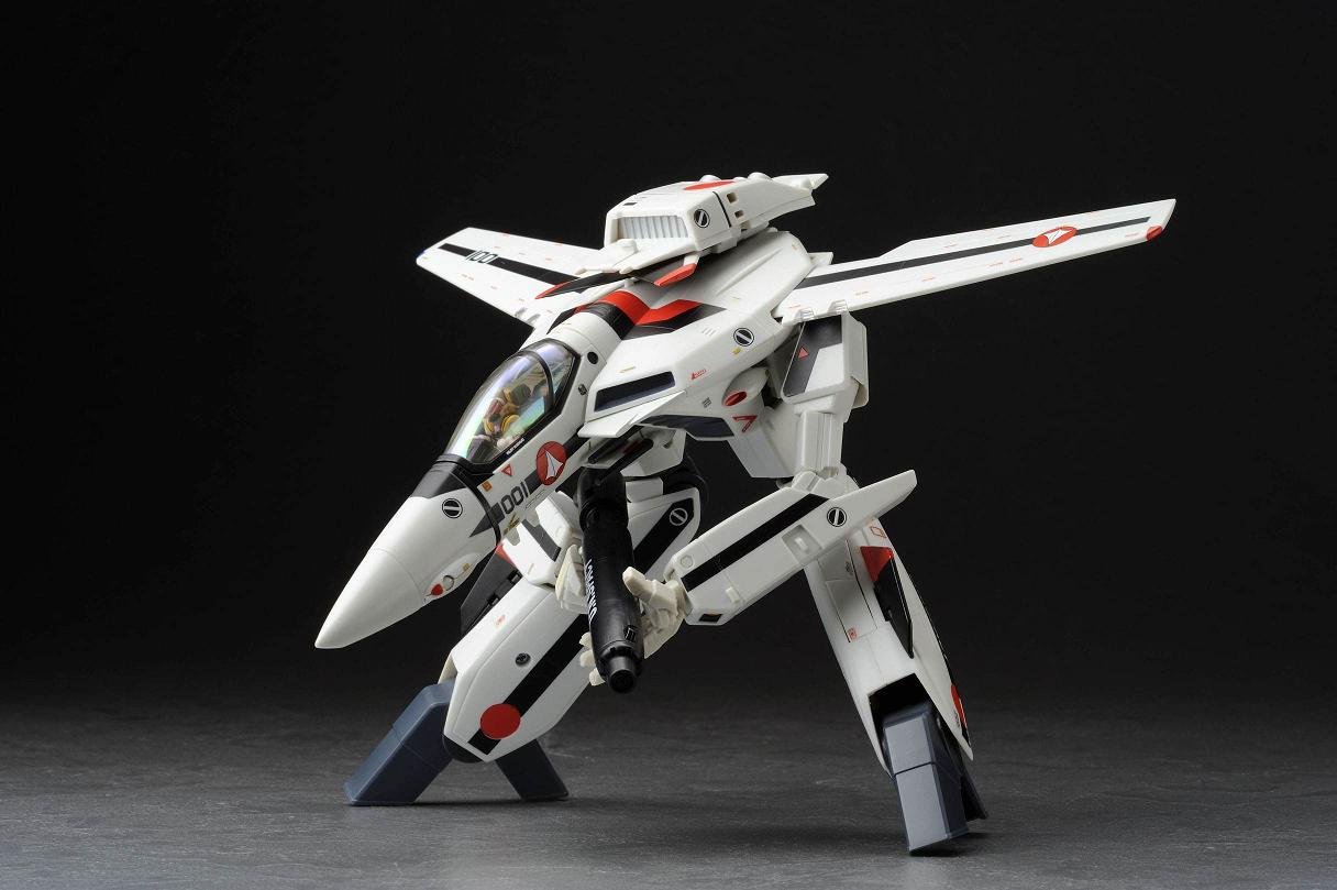Amazon.co.jp: 1/60 マクロス 完全変形 VF-1S 一条輝機 : ホビー
