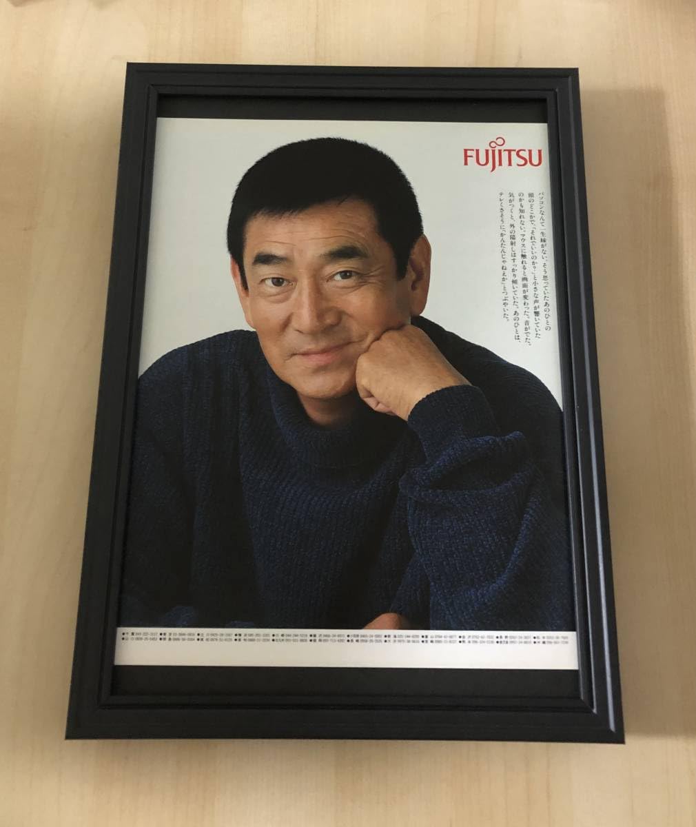 俳優の高倉健さんのモノクロ写真 木製フレーム付き 俳優の高倉健さんの