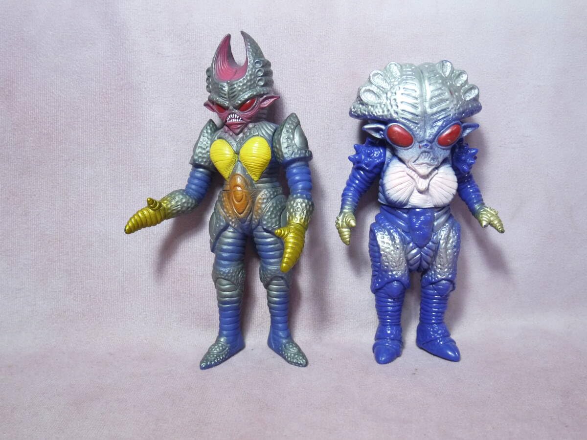 Amazon.co.jp: 怪獣シリーズ ベンゼン星人＋レディベンゼン ソフビ