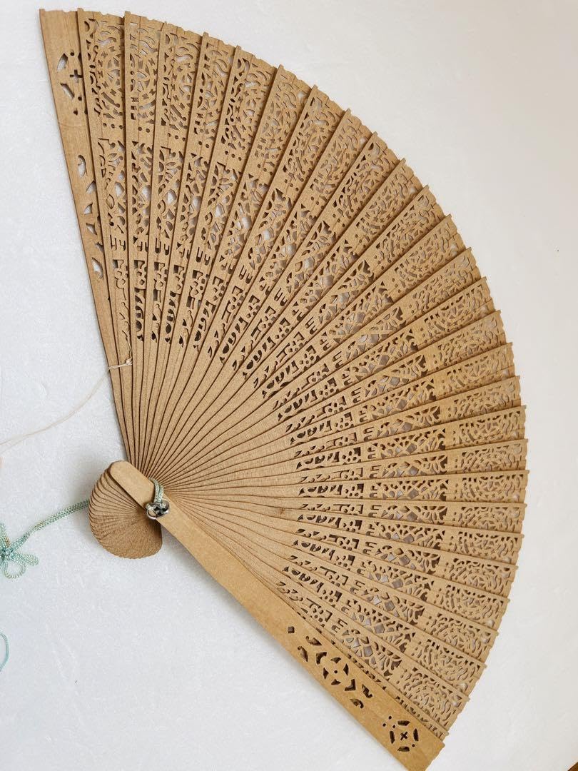 Amazon.co.jp: 白檀扇子 扇子 扇 木 木製 木彫り 透かし彫り 夏 うちわ