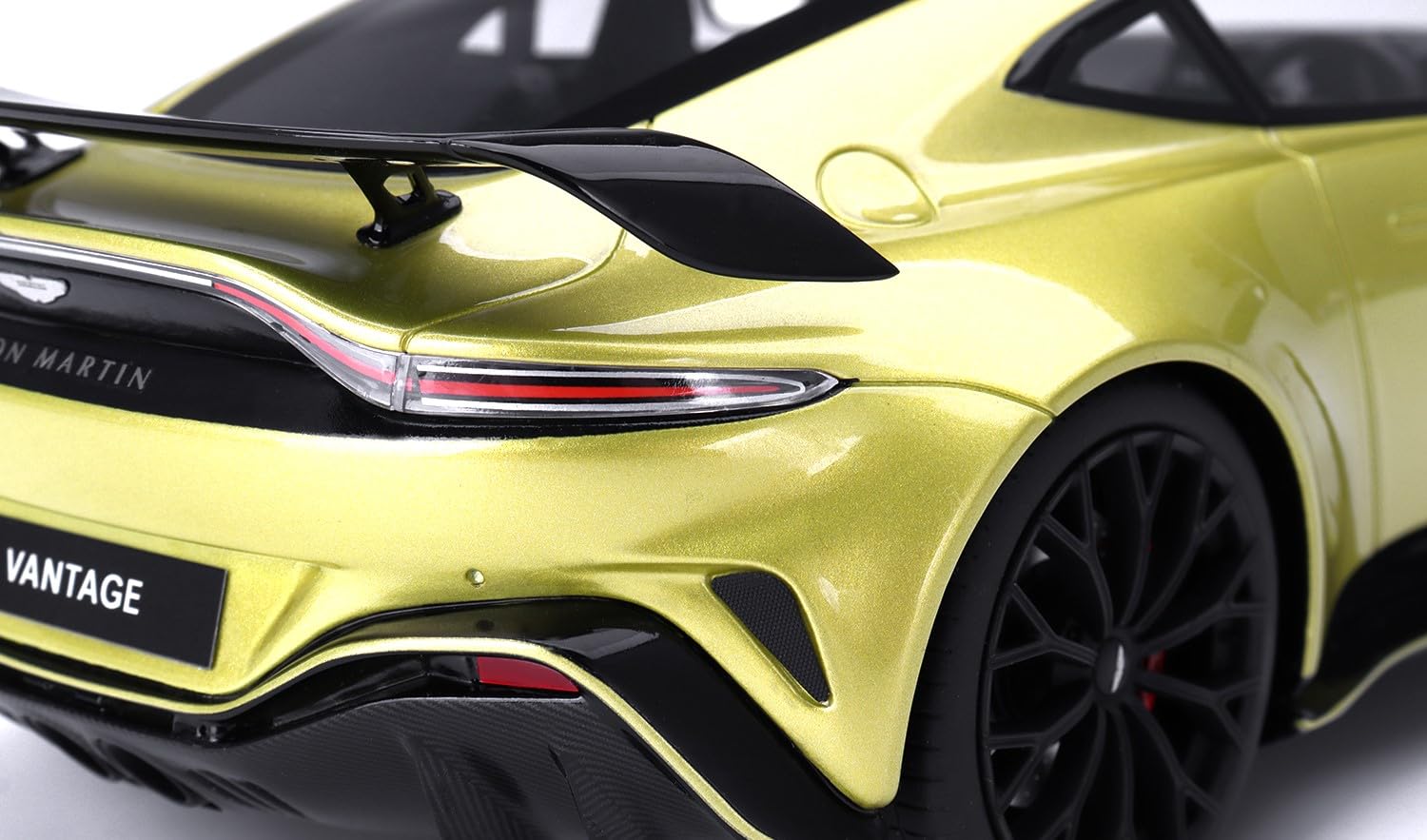 Amazon | TOP SPEED 1/18 アストンマーチン V12 ヴァンテージ