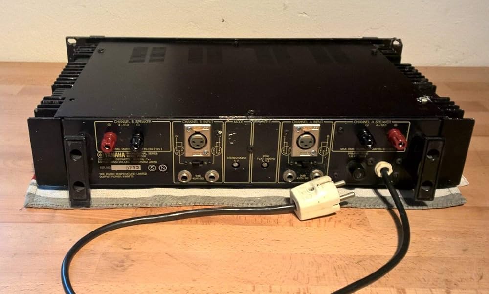 Amazon.co.jp: YAMAHA ヤマハ P2050 業務用 パワーアンプ : 楽器・音響機器