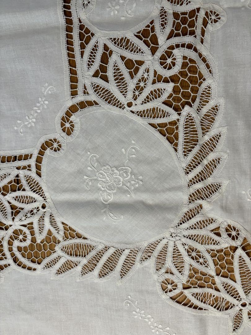 Amazon｜シックなデザイン 近沢レース テーブルクロスとナフキン 130