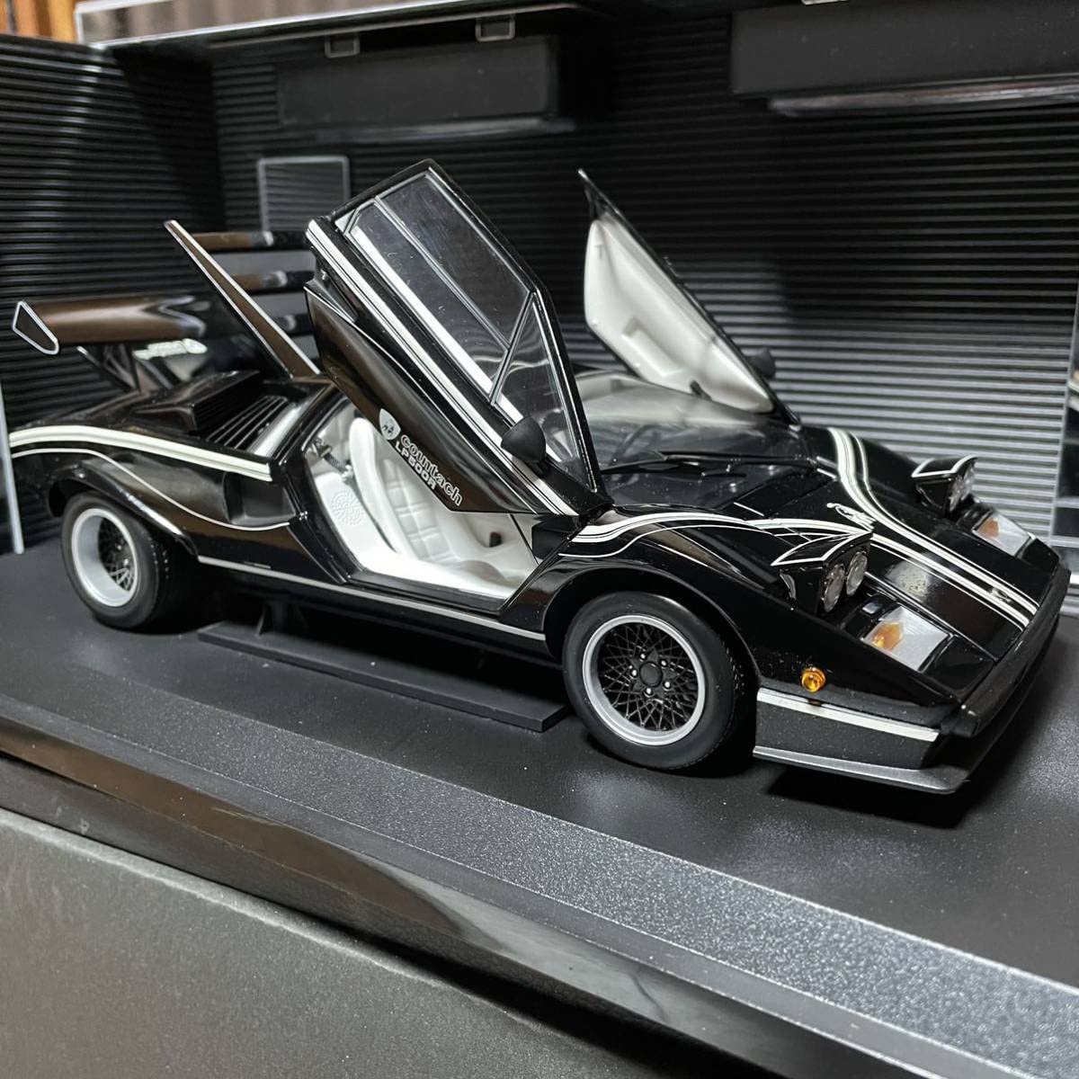 Amazon | 激レア入手困難絶版！京商1/18 ランボルギーニ カウンタック