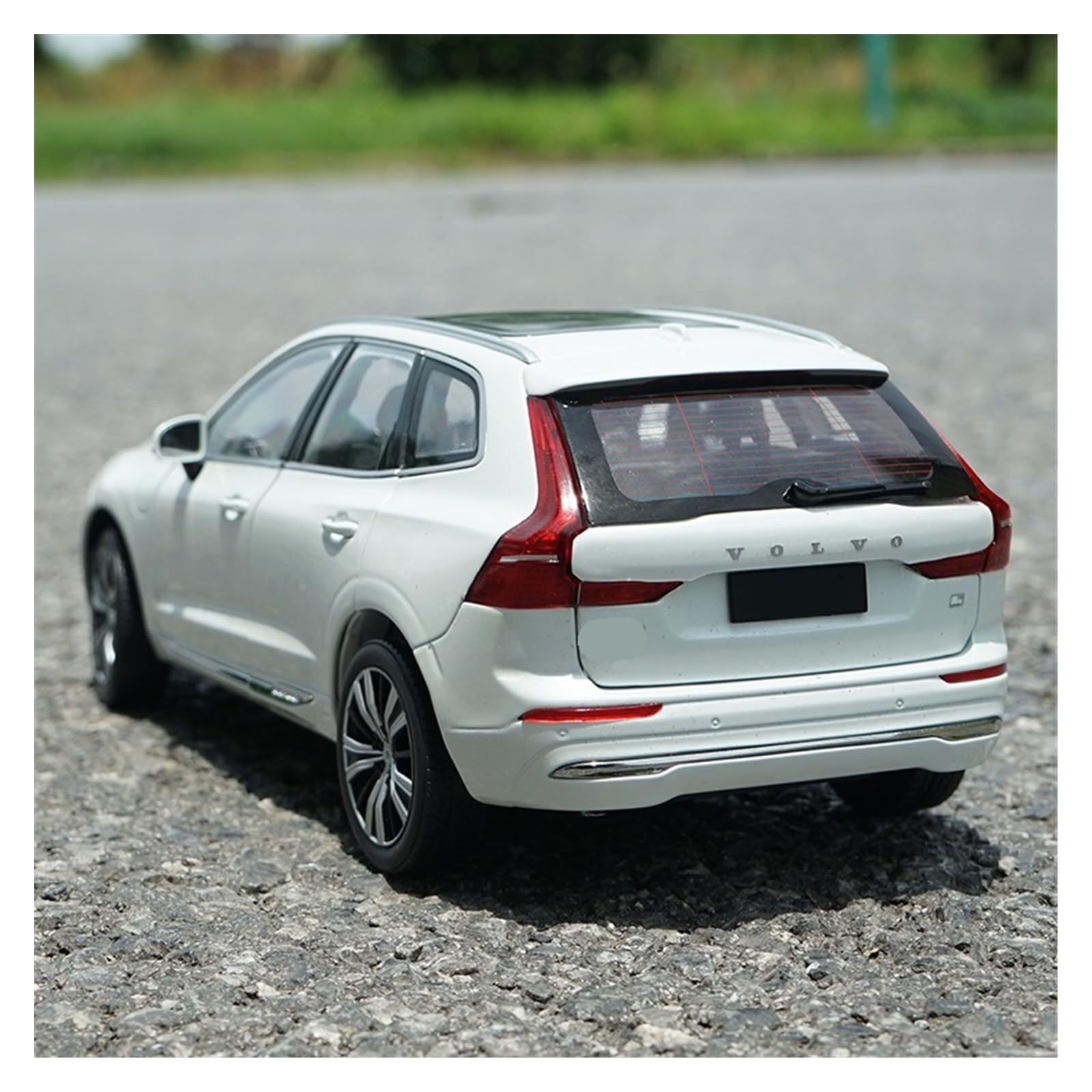 Amazon | ミニカーモデル 1:18 2022 モデル ボルボ XC60 SUV 合金車