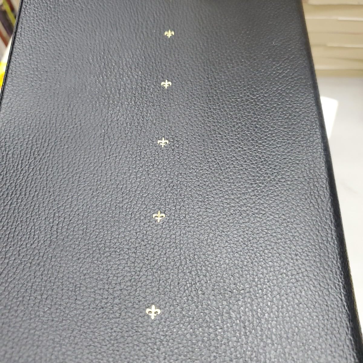 Amazon.co.jp: 聖書 新改訳 注解・索引・チェーン式引照付 : 文房具