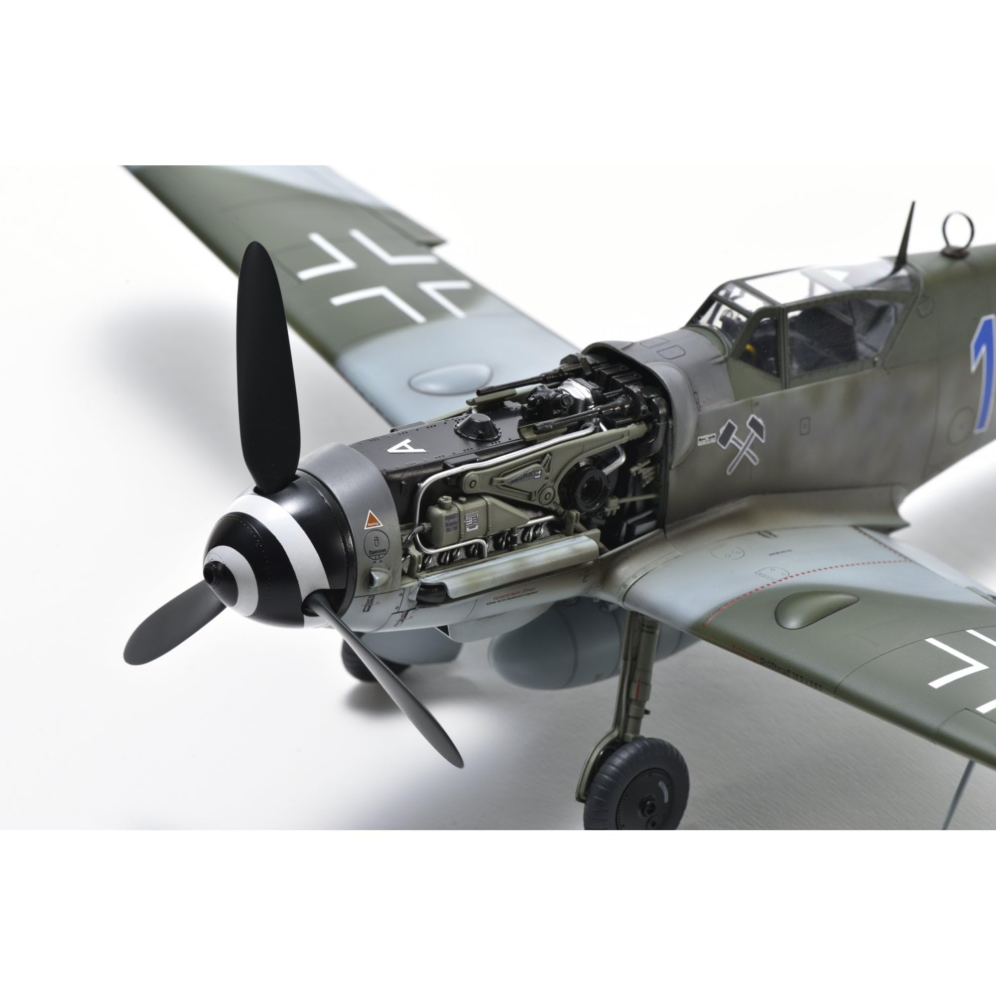 Bf 109 G-14/U4 1/32 エーリッヒ・ハルトマン1/32 造形村 Bf 109 G-14