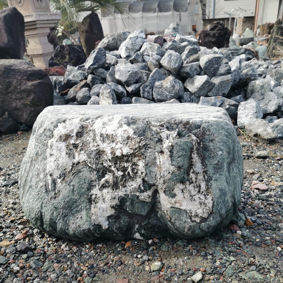 鳥海石 604キロ 庭石 石 石材 庭 坪庭 ガーデニング 鳥海石 604キロ 庭石