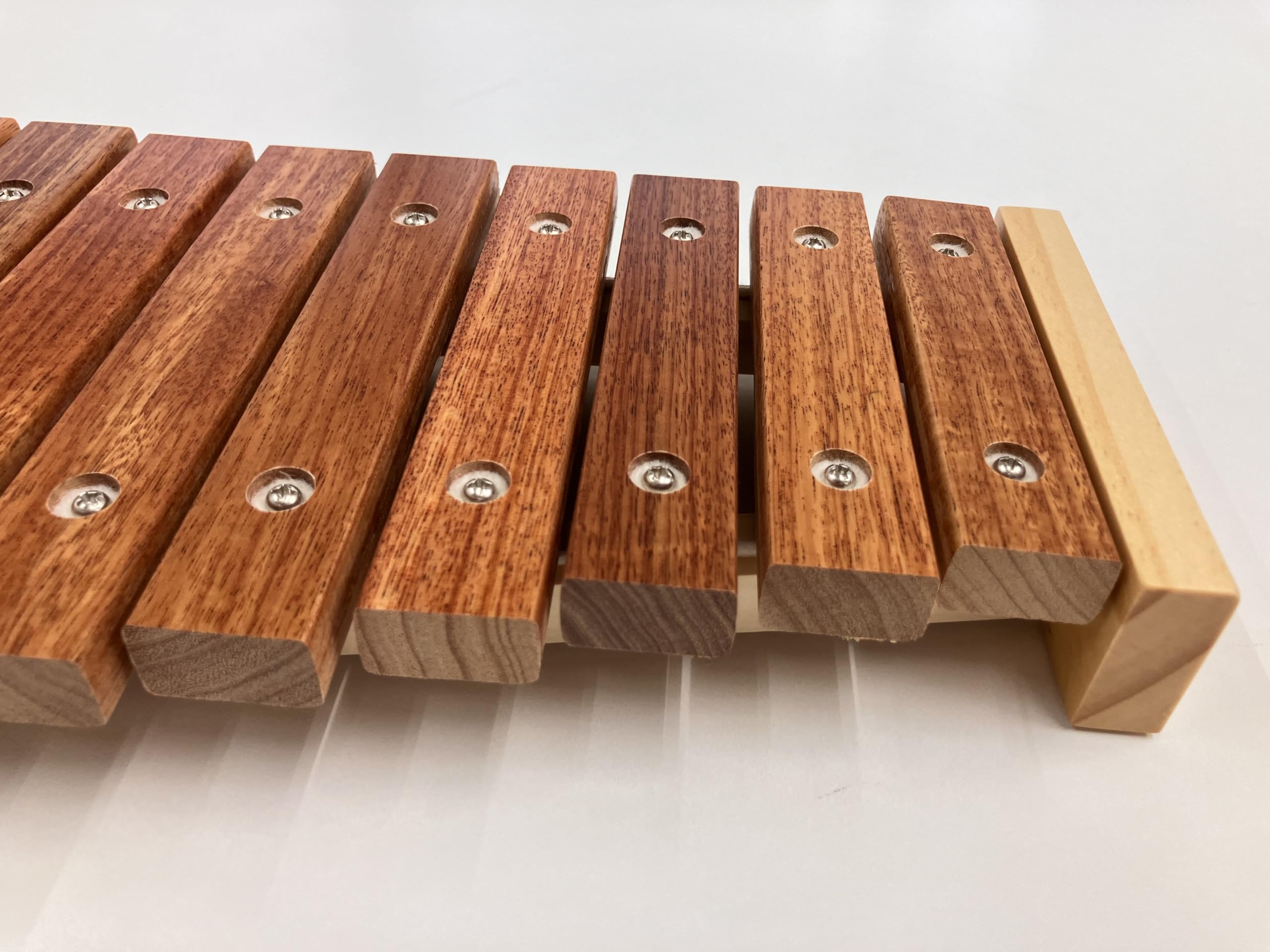 琴 13弦 赤い装飾付き 木製琴 13本弦 木製琴 13弦 赤い装飾付き 琴