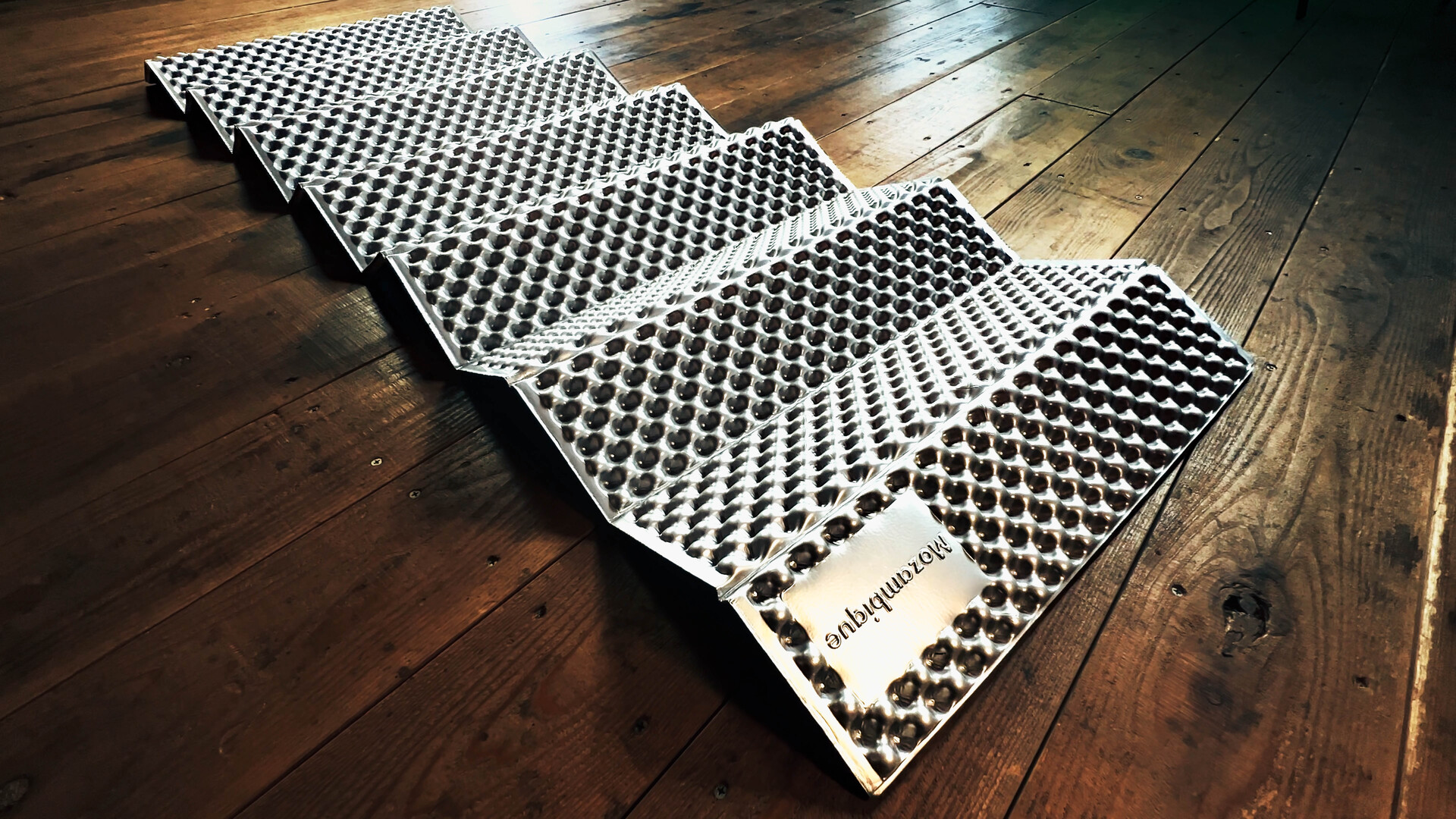 Amazon | Mozambique キャンプマット アルミ加工 車中泊 20mm 軽量