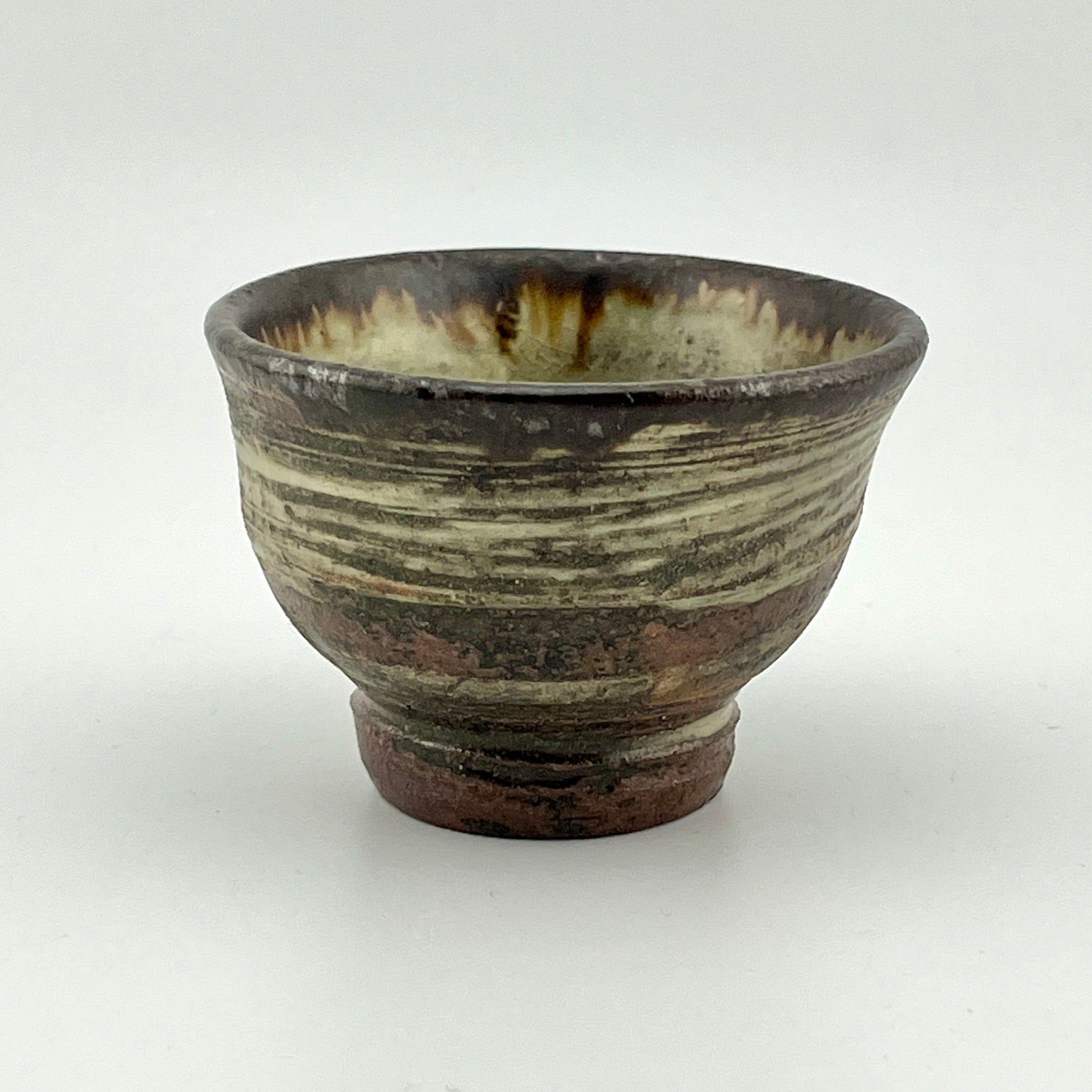 壺屋焼 金城次郎作 魚の絵 ぐい呑み 壺屋焼 金城次郎作 魚の絵 ぐい呑