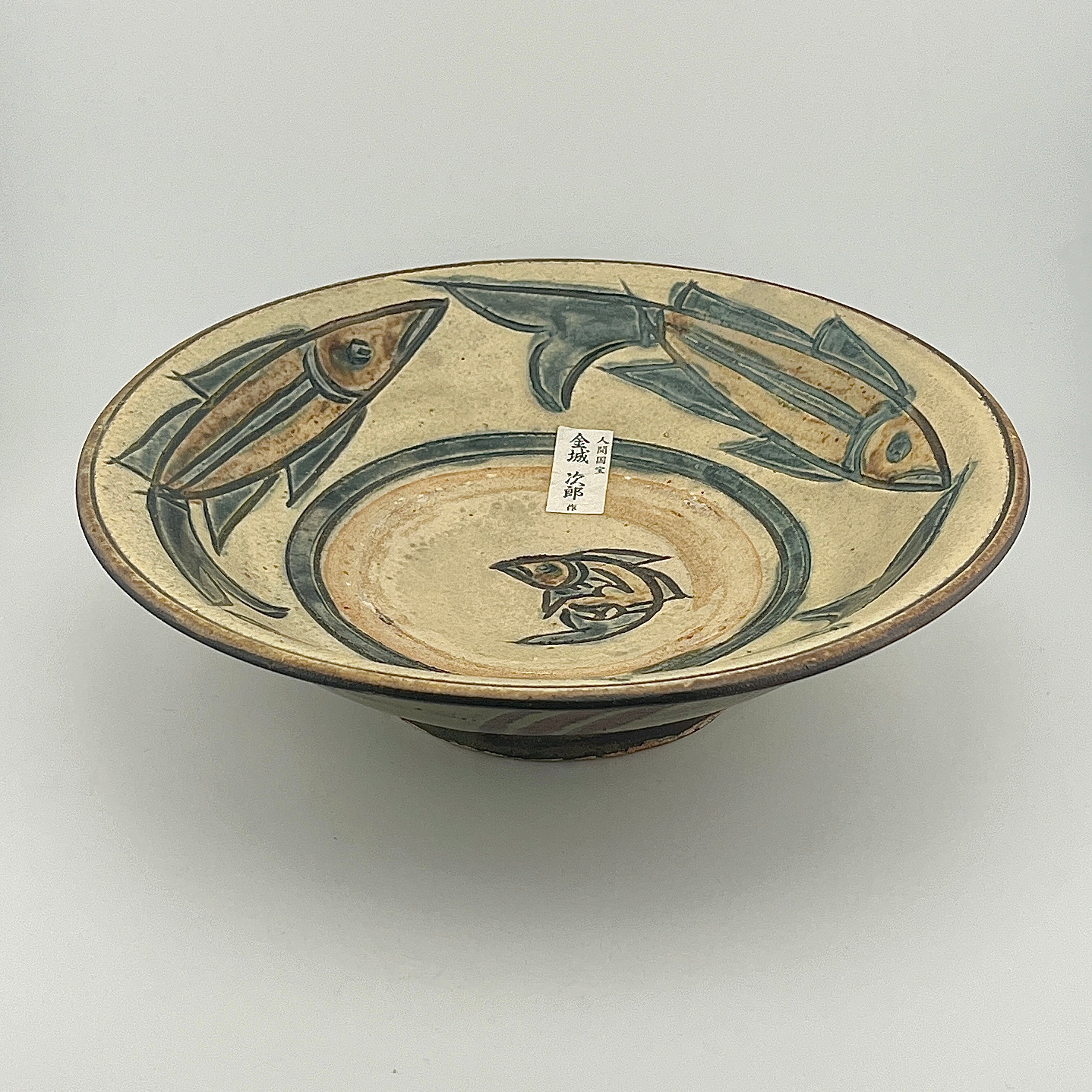 B196s 「牛図 六角酒盃」三代上出喜山作 共布共箱 九谷焼 宮内庁御用達