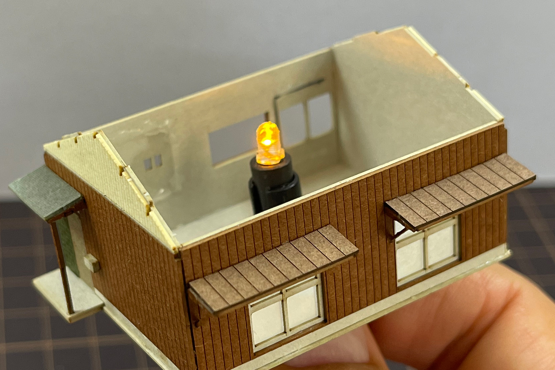 LED電球を仕込んで夜景ジオラマ | ミニチュア工房