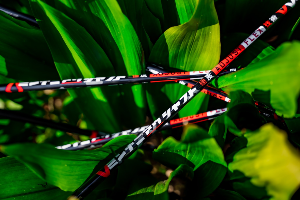 ミンナニアウシャフト｜振るスピードでシナリとインパクトが最適化