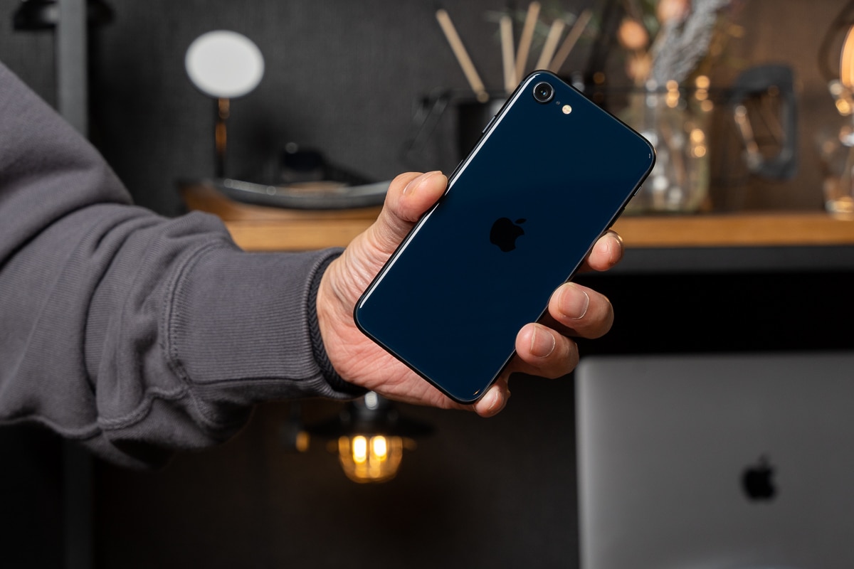 Apple iPhone SE3 (第3世代) ミッドナイト 128GB iPhone SE (第3世代