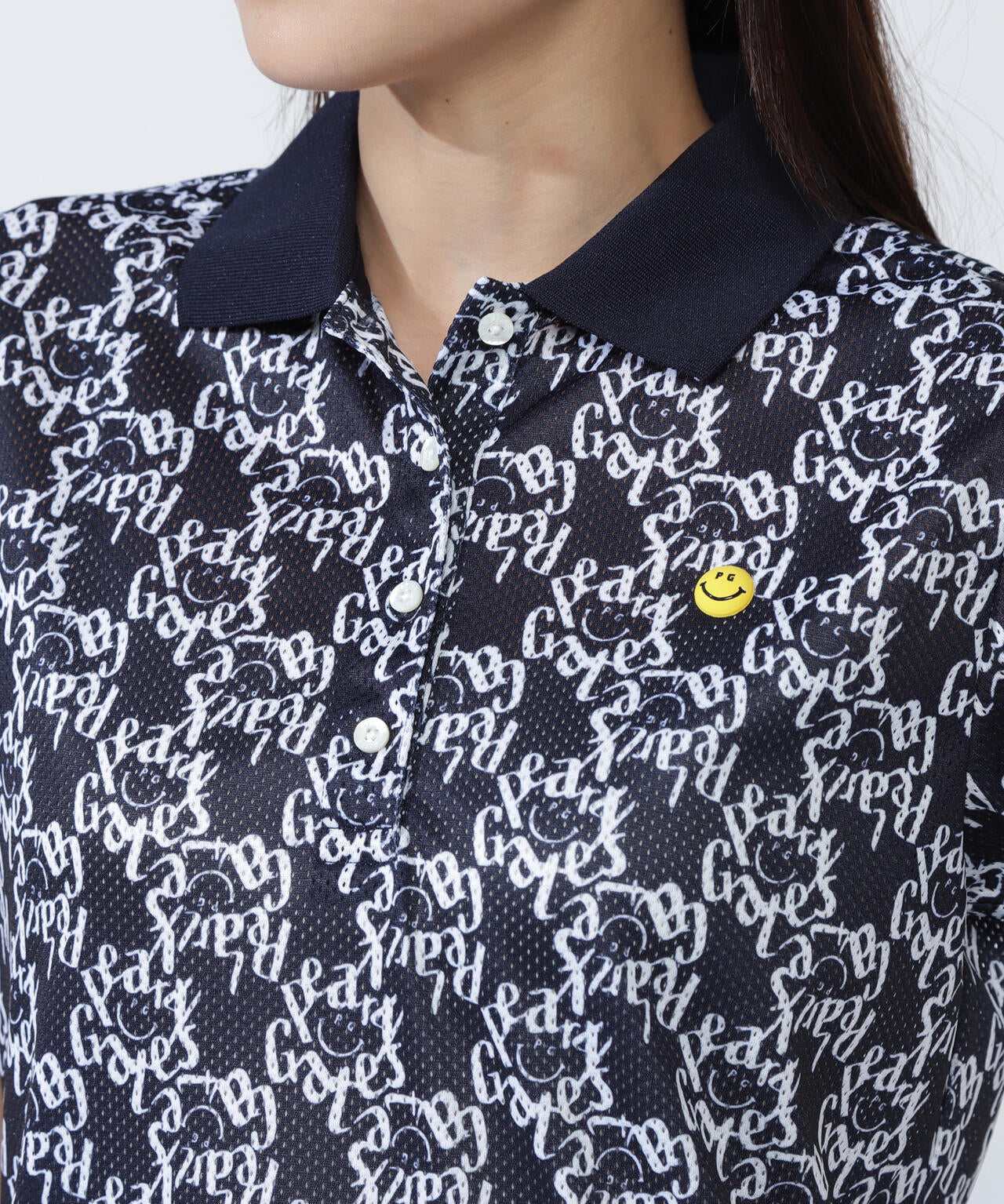 KAZEメッシュ半袖ポロシャツ ＜ロゴ総柄＞ | PEARLY GATES（パーリー