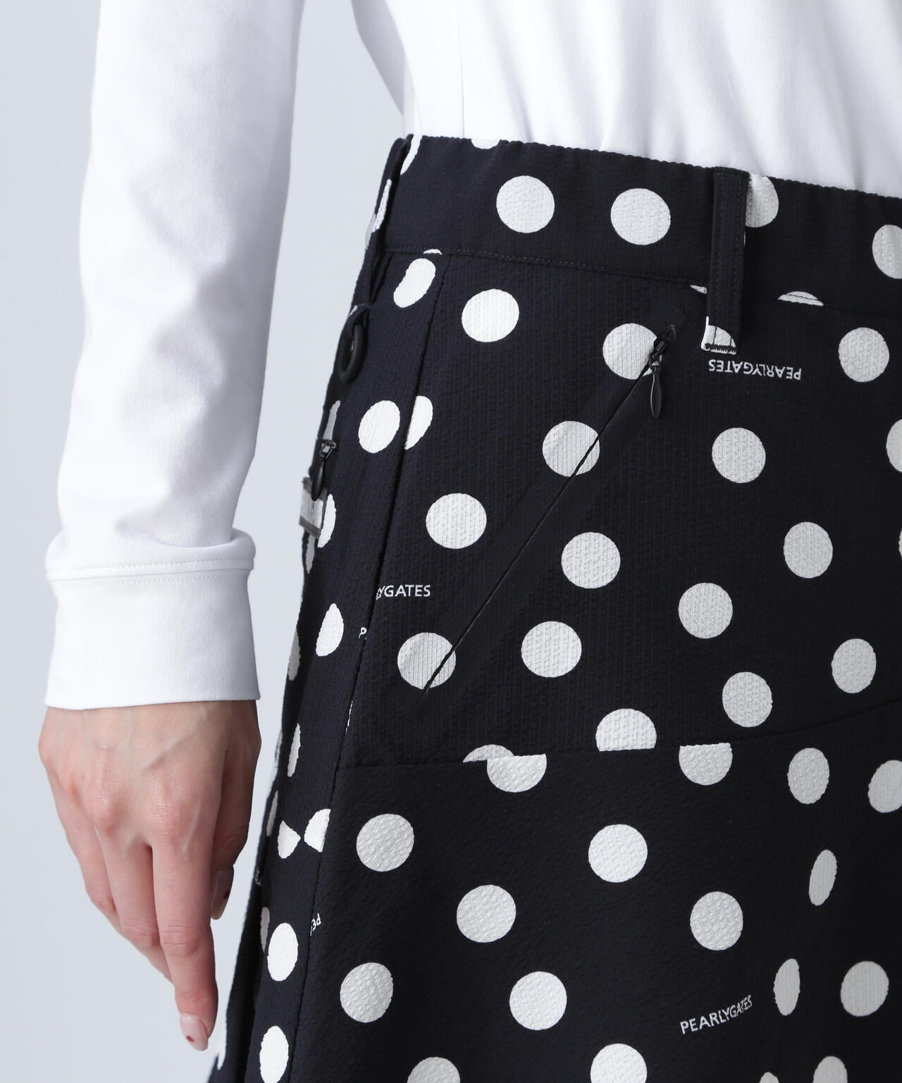 Peストレッチサッカースカート ＜ランダムドット柄＞ | PEARLY GATES