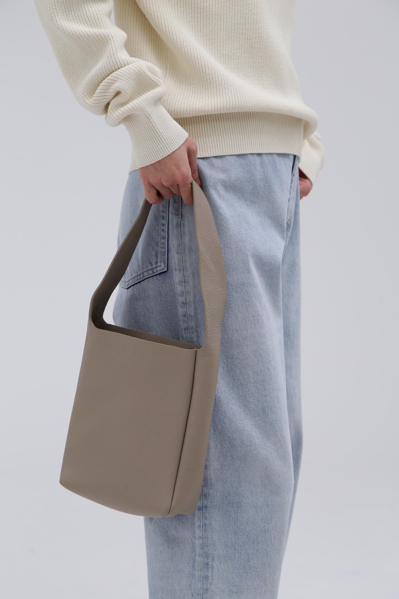 Aeta / SHOULDER : XS | THE LIBRARY（ザ ライブラリー） ｜【公式