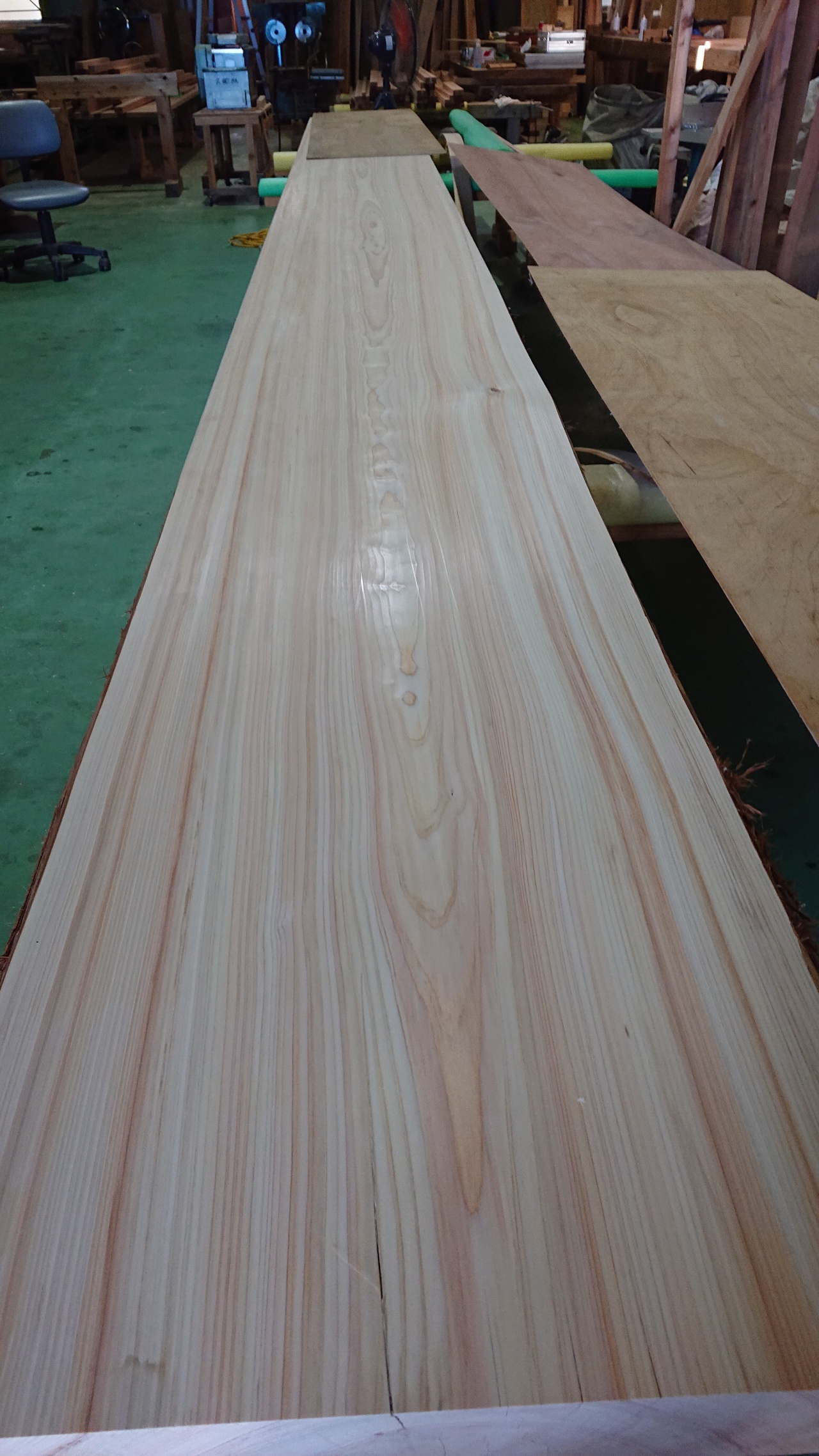 檜（ヒノキ） 和食店カウンター一枚板 | 一枚板 お取り引き実績 | 一枚