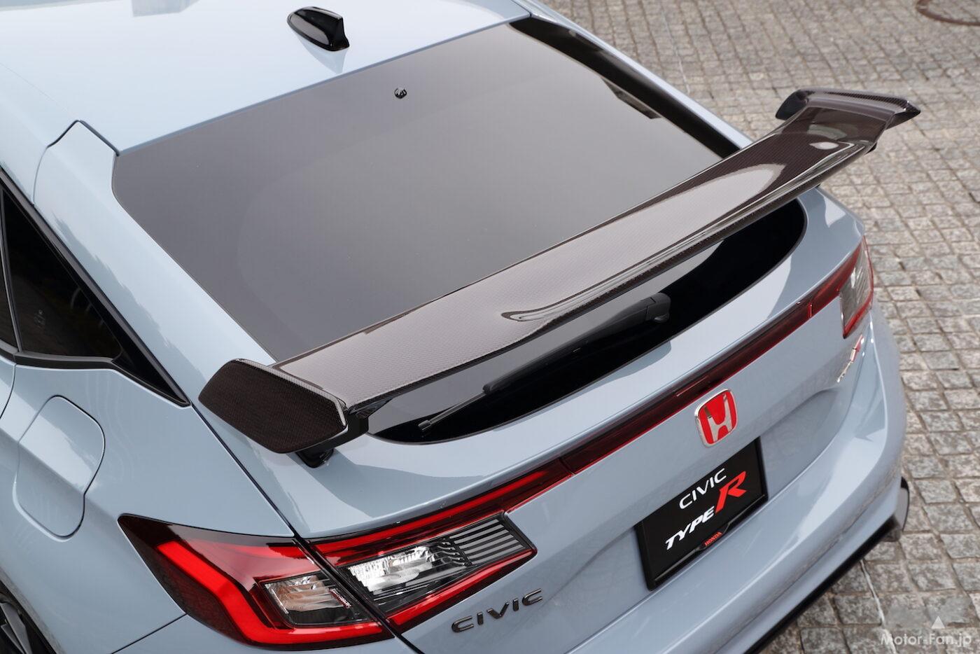 ドライカーボンのウイングが本気の証、シビックタイプRは純正