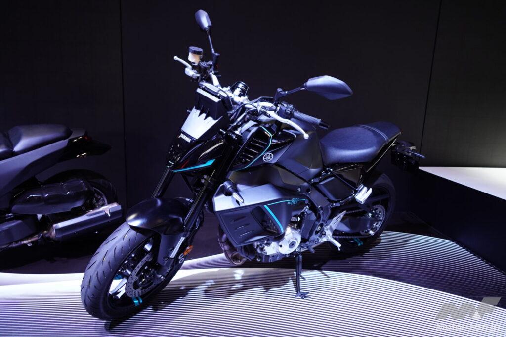 サプライズに初音ミクが登場！ ヤマハは音と映像と実演でモノづくりの