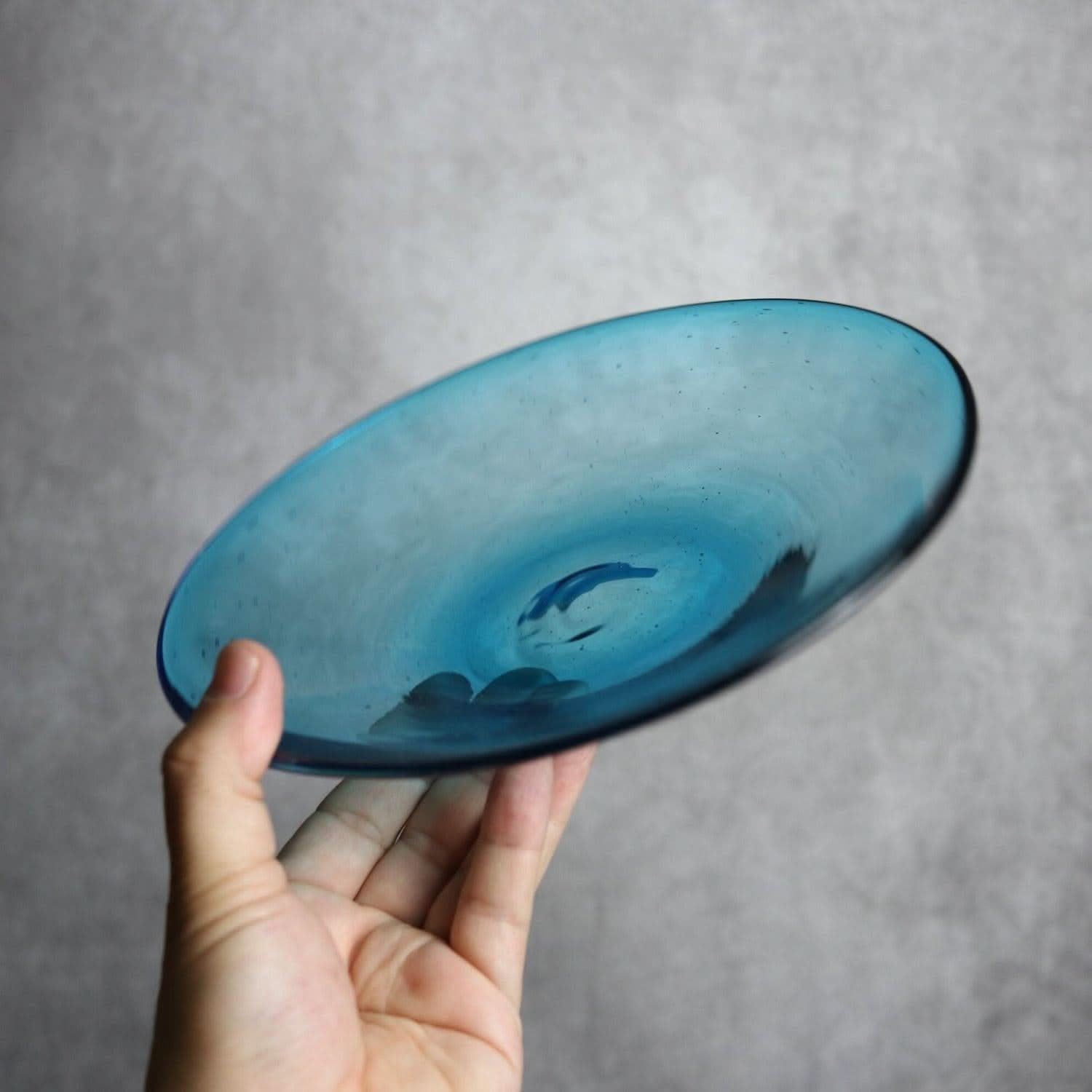 気泡皿 Mサイズ 水色 琉球ガラス ガラス工房清天｜ガラス工房 清天