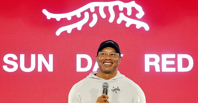 ウッズ、新ブランド「Sun Day Red」を発表 母が信じた山羊座のラッキー