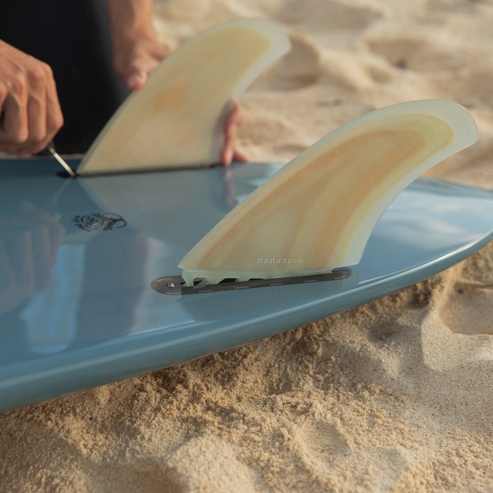 新品 ツインフィン 素材：グラスファイバー T.H.E D.A.Y ツインフィン