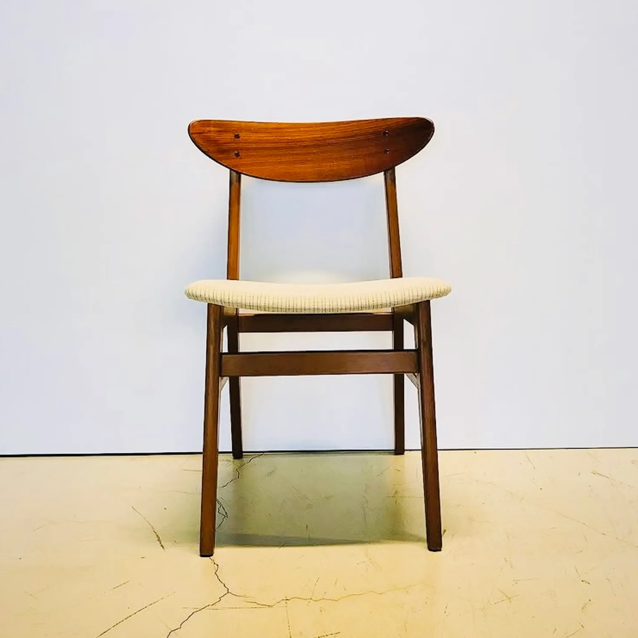 ダイニングチェア 北欧ビンテージ家具 分解組立 再着色 再塗装 - 加藤