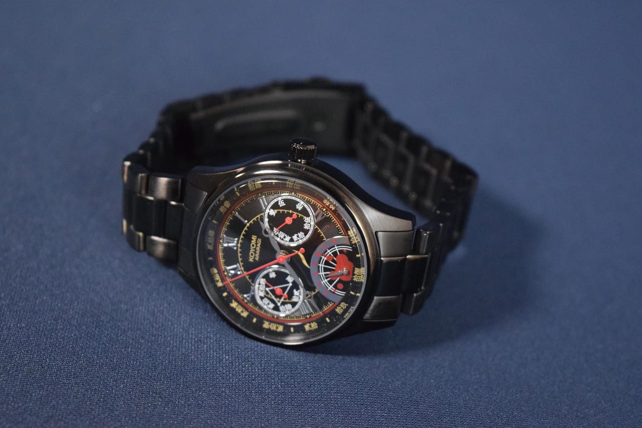 シャフ度でキめたくなる！『〈物語〉シリーズ』からブラックのボディに