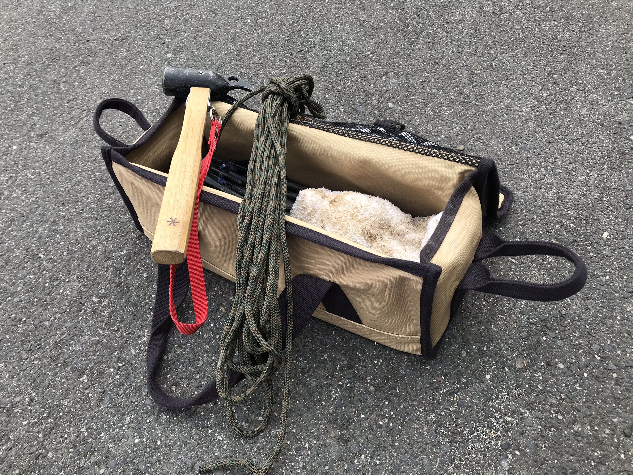 スノーピークの「マルチコンテナM」はペグの収納にもってこい！ | DADA