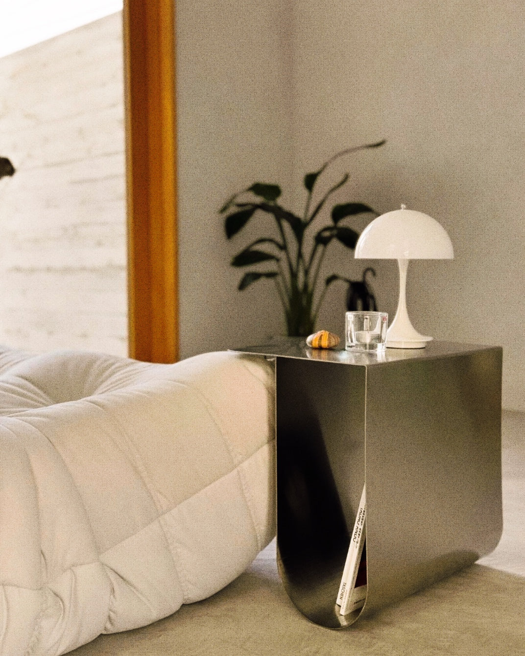 SIDE TABLE-N2 interior