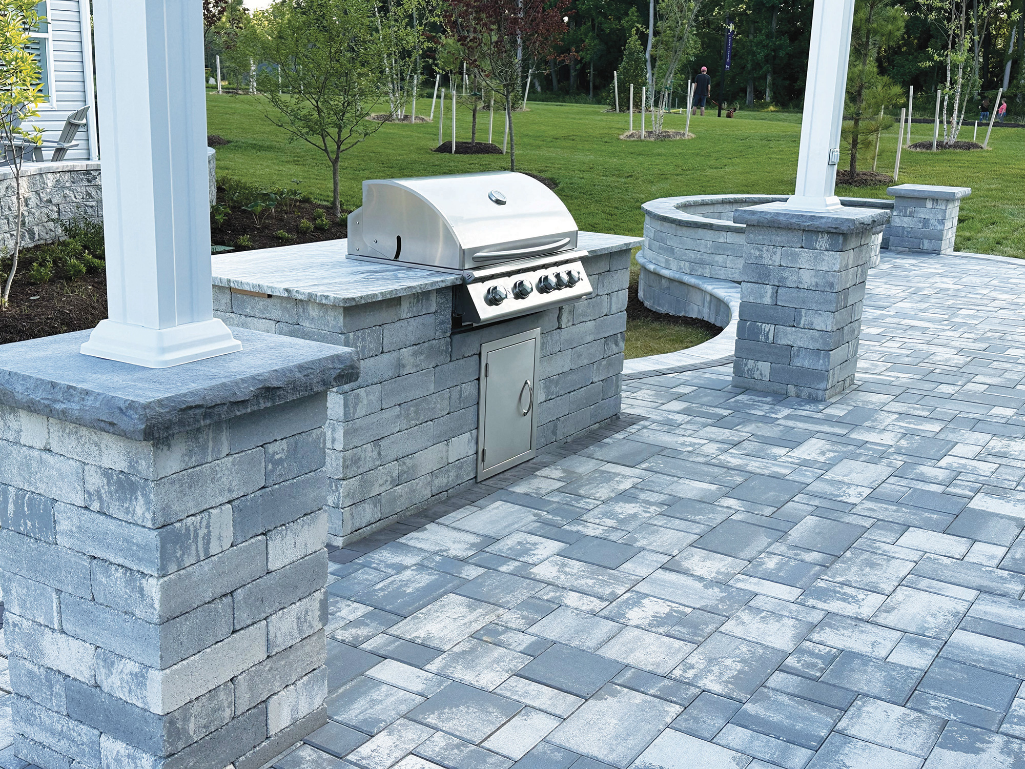 Grill Island Deluxe with Verona Wall - Nicolock