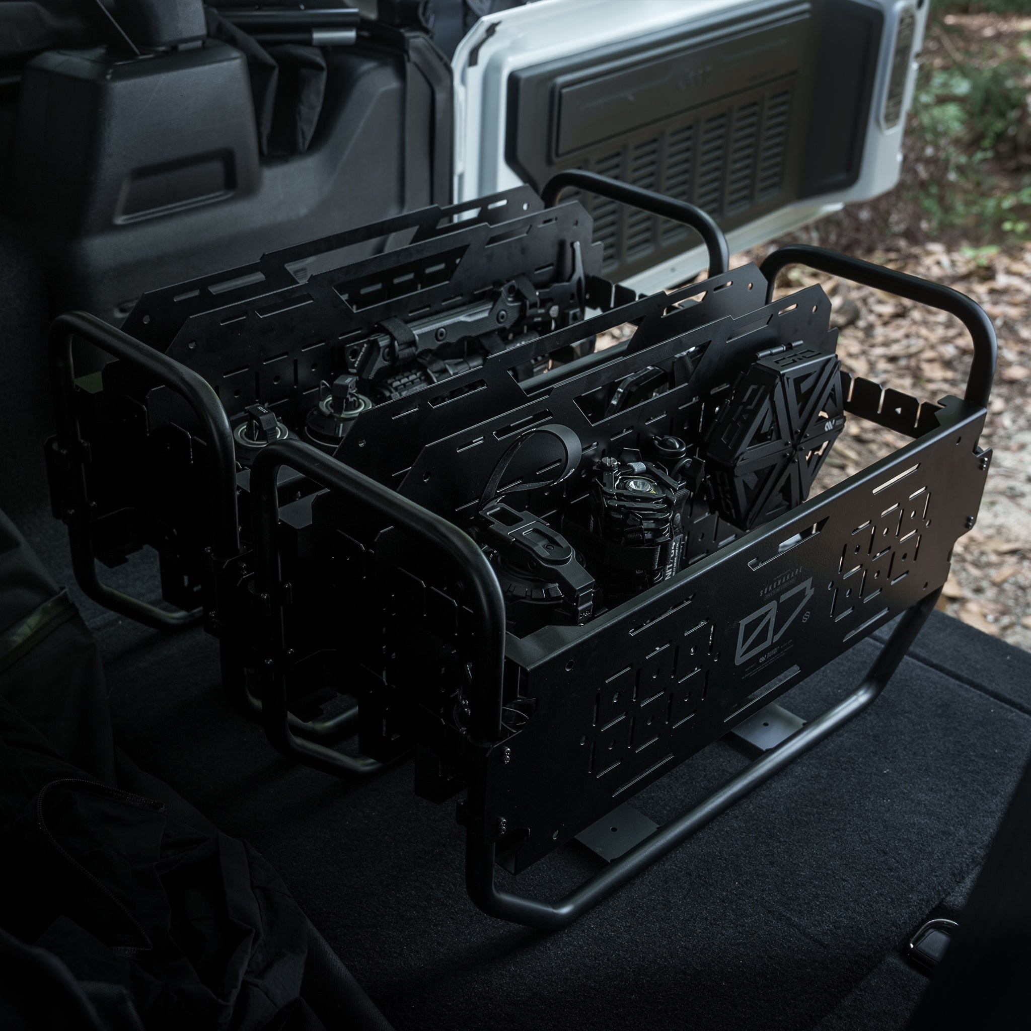 07 SUKUNAKARE - MAT BLACK ｜NUXDI｜オープンフレームコンテナ