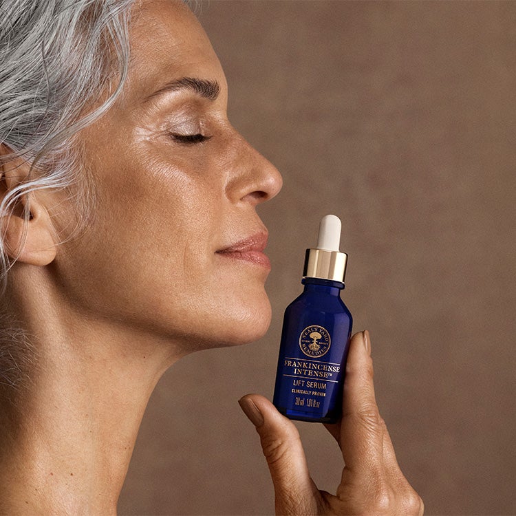 フランキンセンス インテンス リフトセラム | ニールズヤード