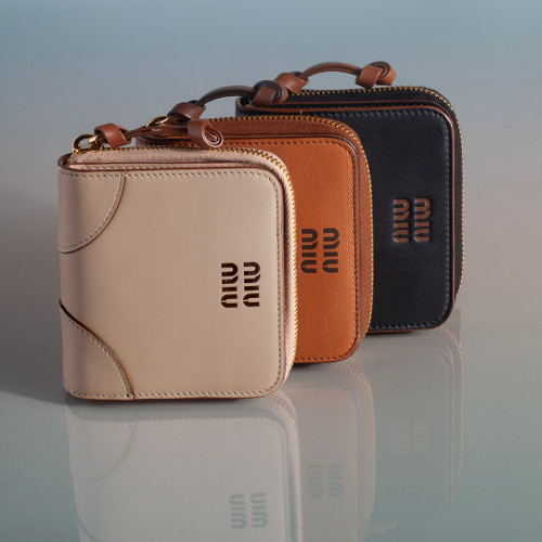 ミュウミュウ】最新財布＆カードケース9選、購入者にラッキーデー向け