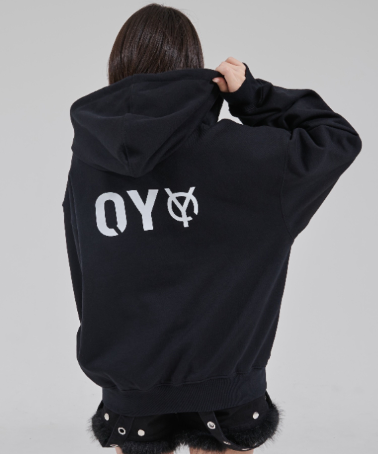 OY/オーワイ』METAL LOGO HOODIE ZIP UP/メタルロゴジップアップ